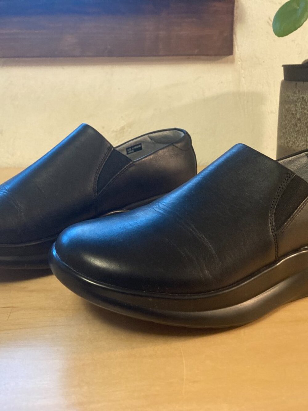 Moshn by Klogs - Women's VERVE Slip on platform rocker bottom shoe- Size 10